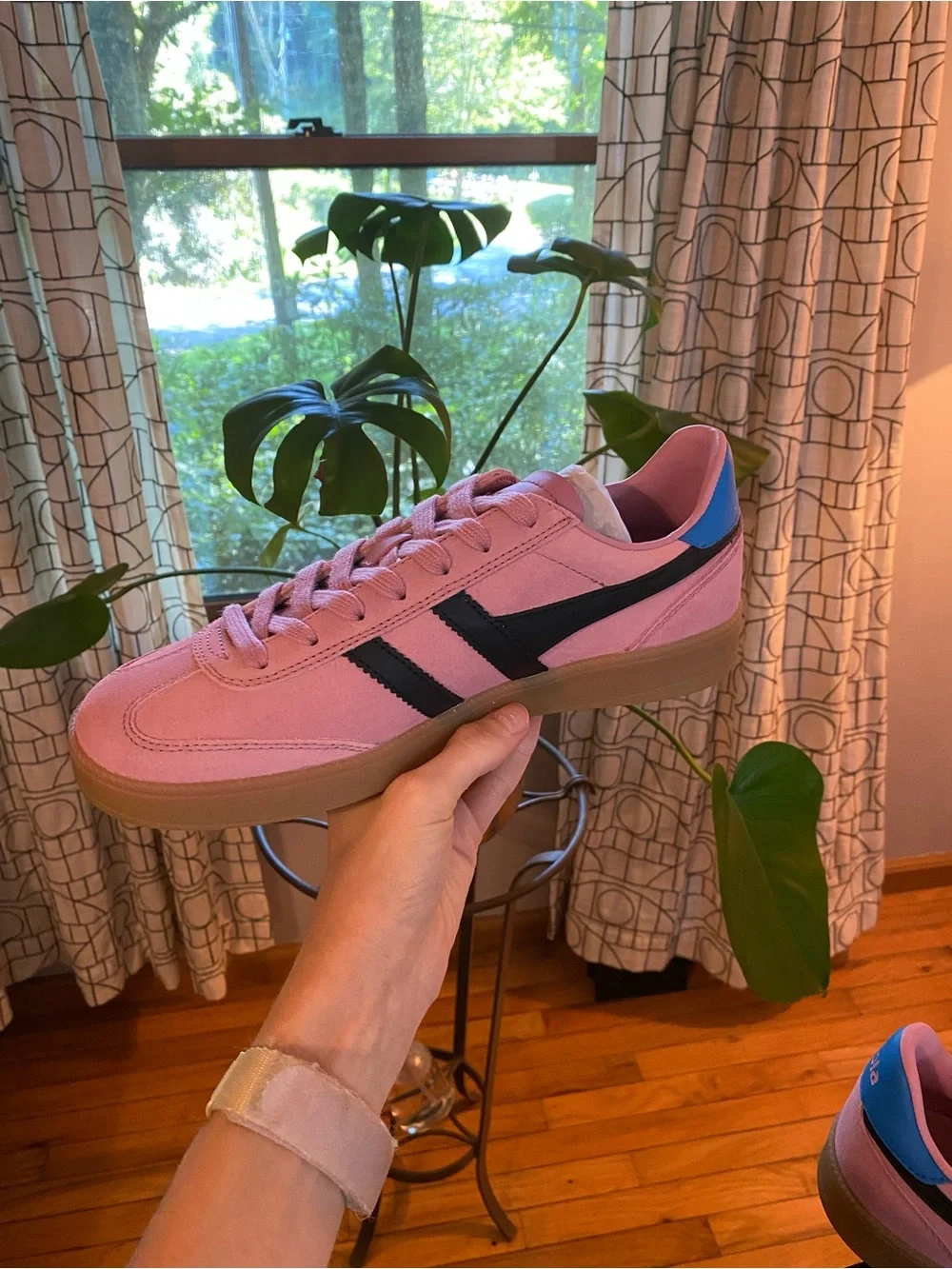 Women’s Gola Gum Bottom Sneakers. Never worn, perfect condition. Size 8
